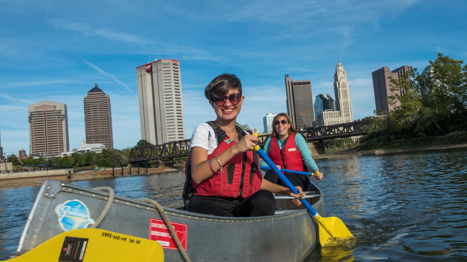 students canoeing in Columbus 