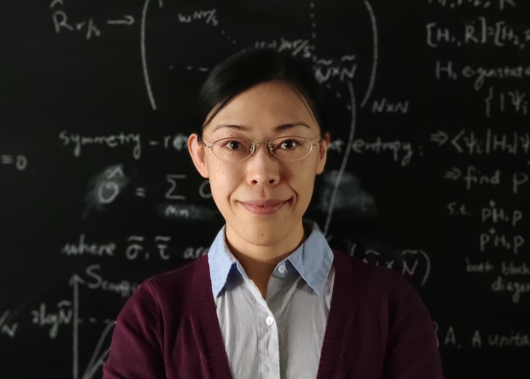 Photo of Laimei Nie in front of a chalkboard