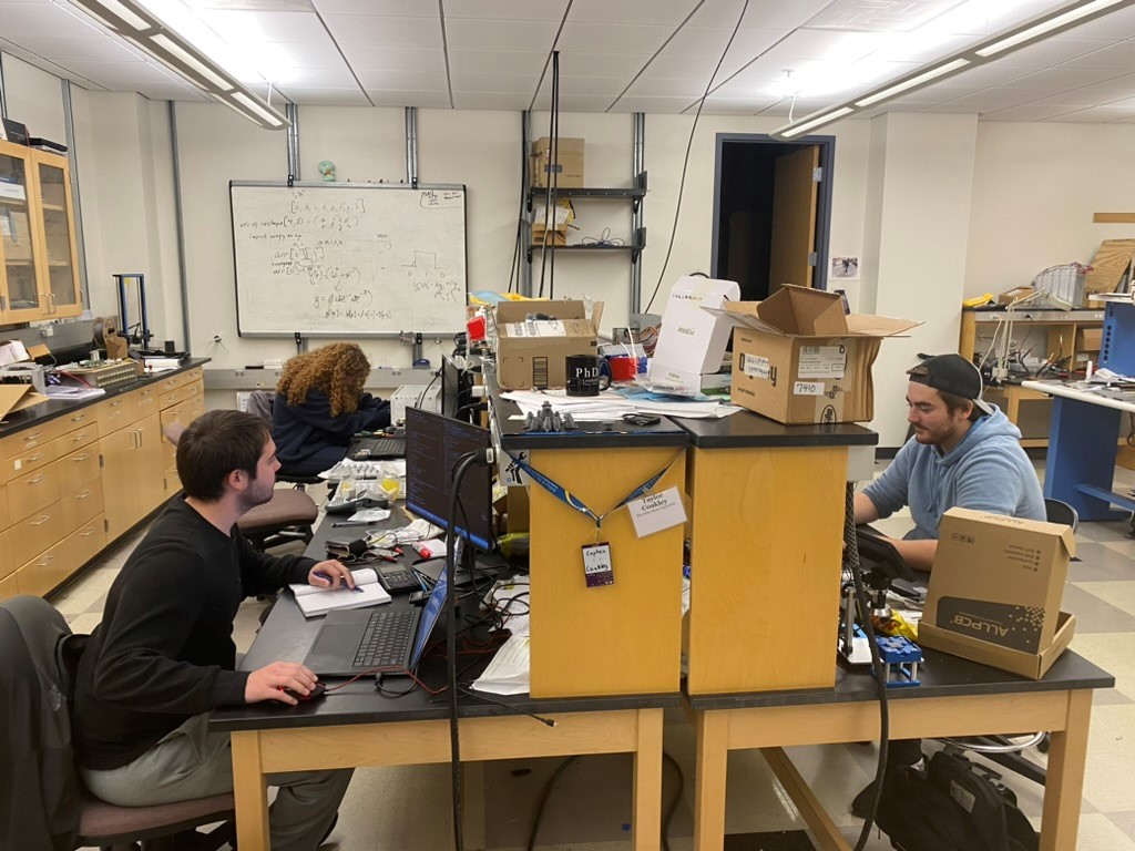Photo of students in Beatty/Connolly Lab