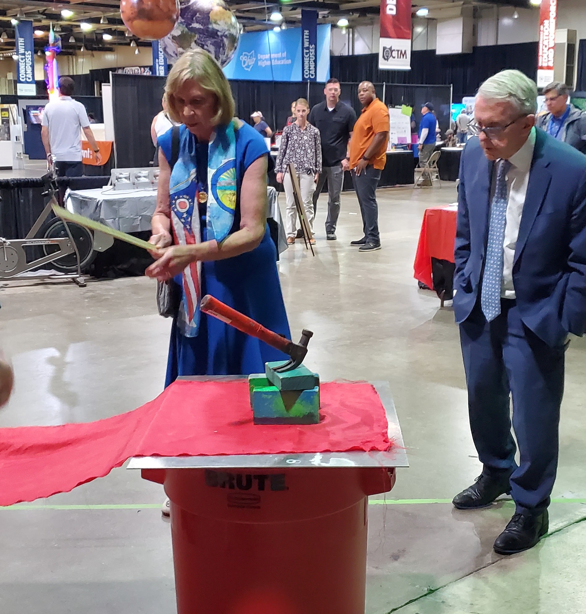 The Governor and his wife trying one of the physics experiments