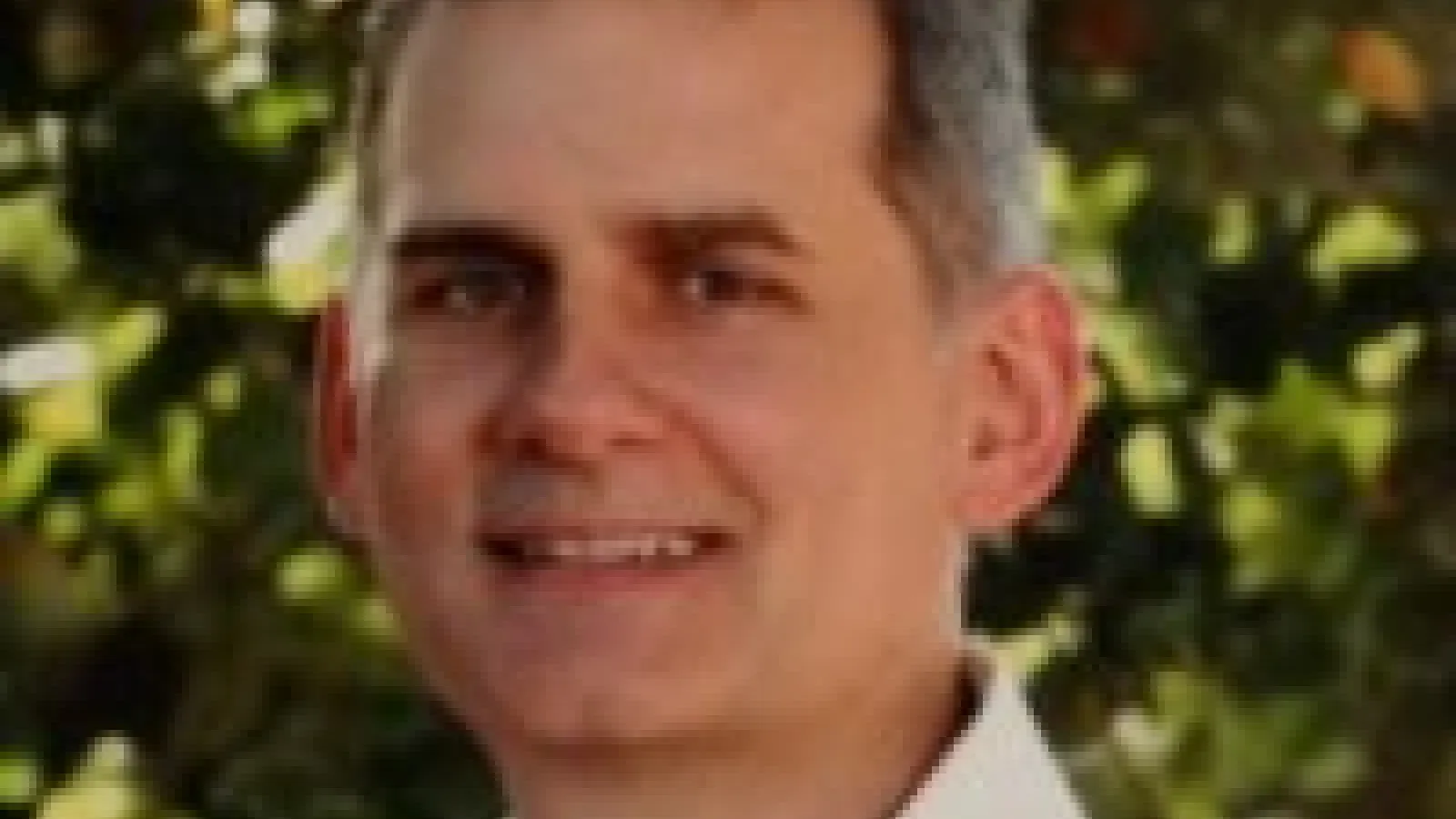 A headshot of Jeff Childress with trees in the background.