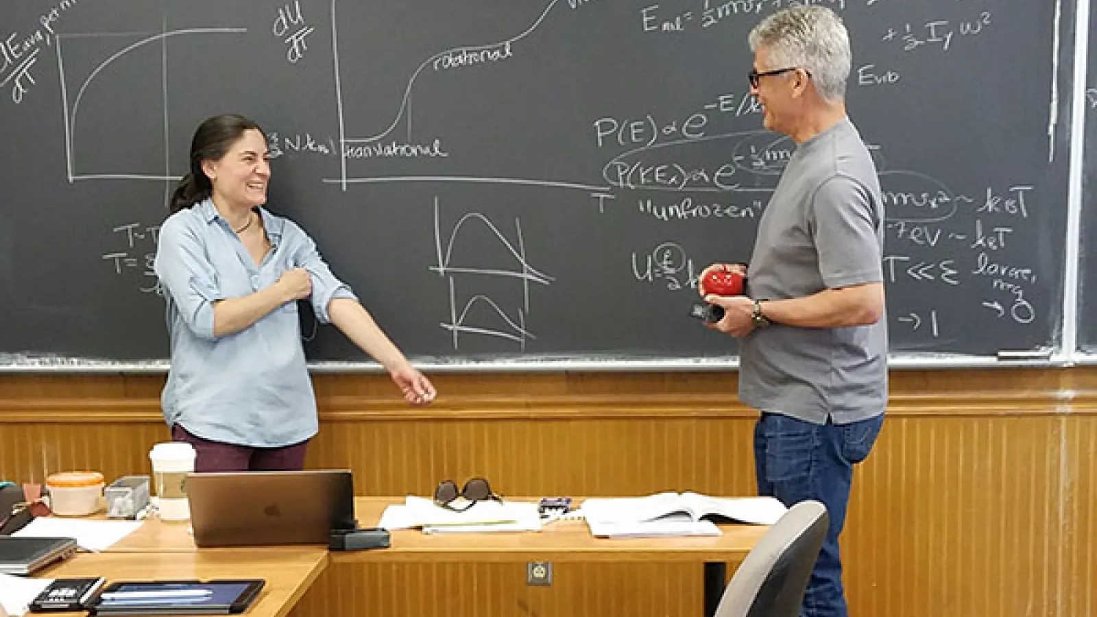 Dr. Amy Connolly winning Teaching Award