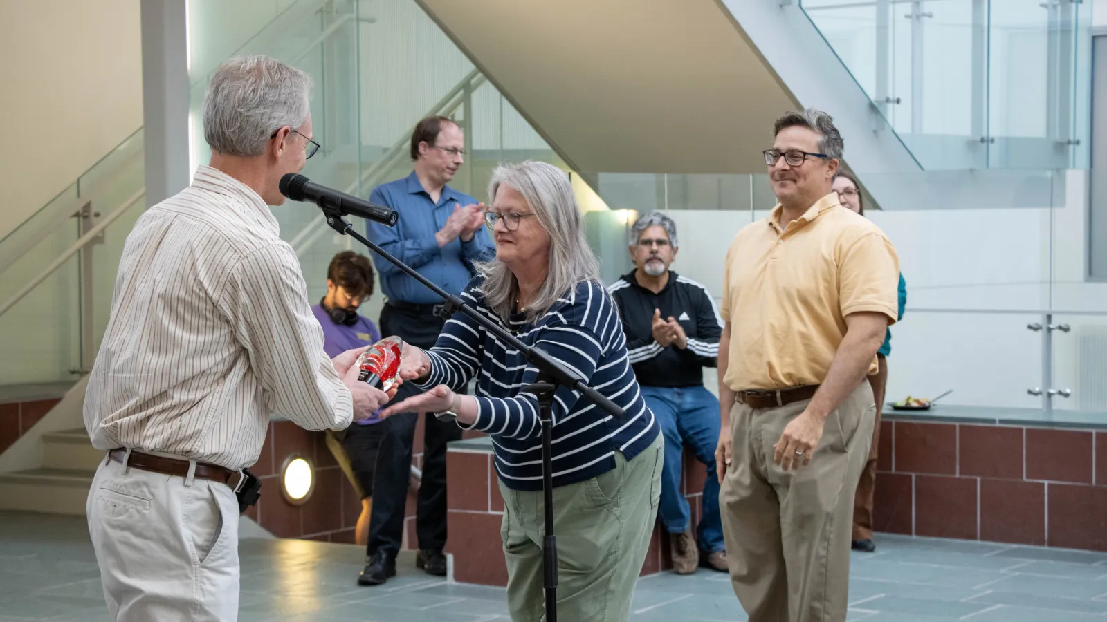 Ruth Leonard handing Andrew Heckler award