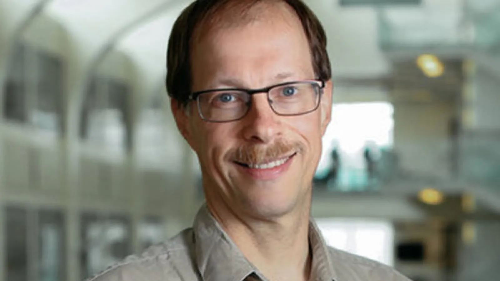 Professional headshot; Ralf Smiling