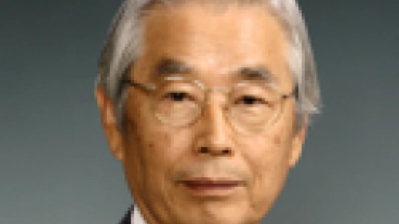 Sumio Iijima headshot with grey background
