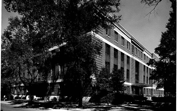 Old black and white photo of Smith Laboratory