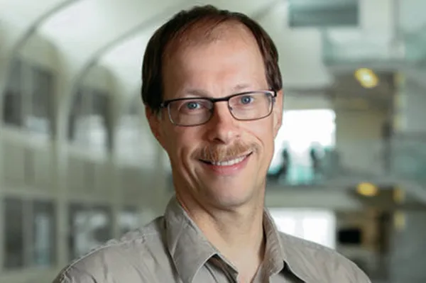 Professional headshot; Ralf Smiling