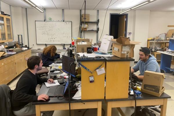 Photo of students in Beatty/Connolly Lab