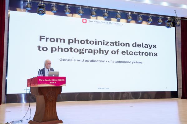 Pierre Agostini at a podium speaking about attosecond pulses