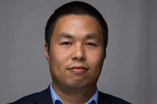 Shenglong Xu headshot with grey background