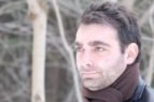 A close-up of Eliot Kapit (University of Oxford) in the woods.