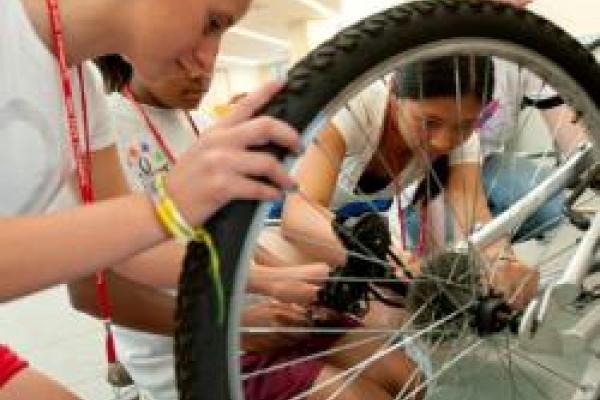 Students fixing a bike tire