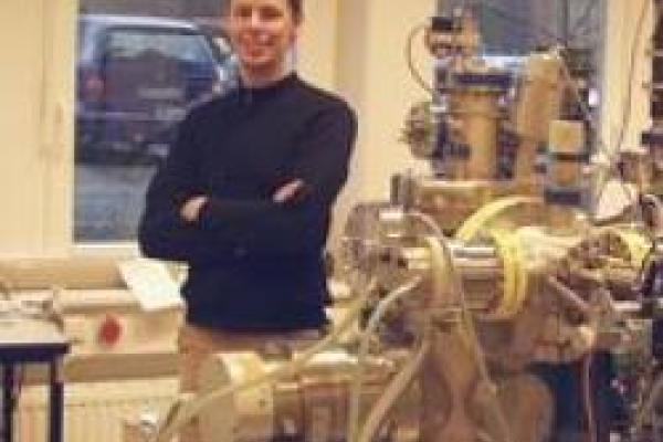 A picture of Christoph Bostedt in a laboratory.