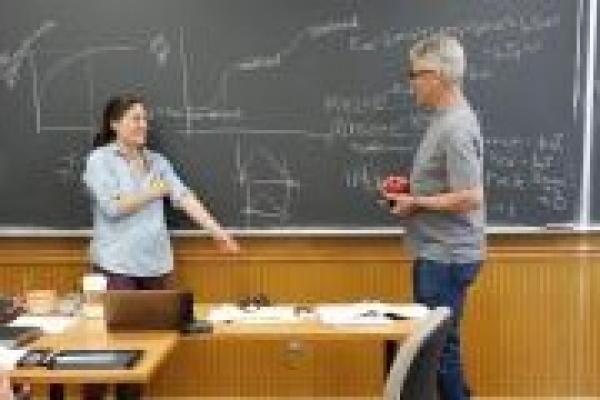 Dr Amy Connolly receives the 2019 Physics Undergraduate Teaching Award