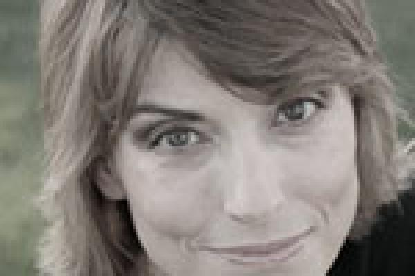 Grey headshot of Jennifer Ouellette