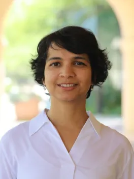 Zoya headshot